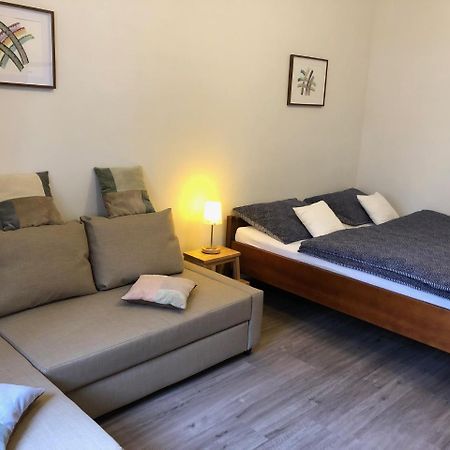 Yellow Street Apartment Рокицани Экстерьер фото