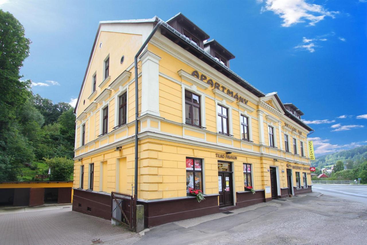 Yellow Street Apartment Рокицани Экстерьер фото